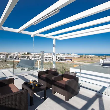 The Ultimate 5 Star Holiday In With Private Pool And Close To The Beach 1560 プロタラス