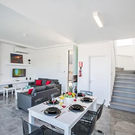 The Ultimate 5 Star Holiday In With Private Pool And Close To The Beach 1560 *