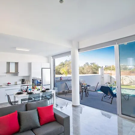 Villa The Ultimate 5 Star Holiday In With Private Pool And Close To The Beach 1560 *