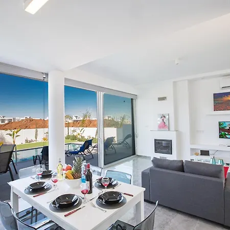 The Ultimate 5 Star Holiday In With Private Pool And Close To The Beach 1560 *