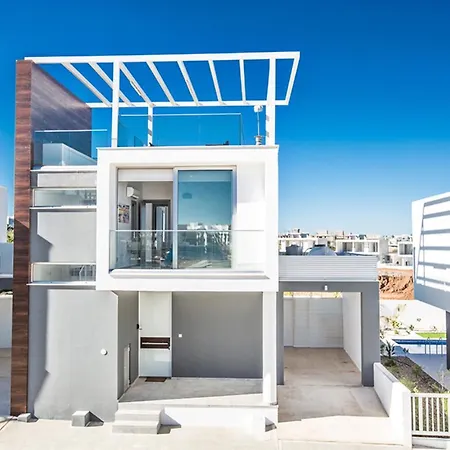 The Ultimate 5 Star Holiday In With Private Pool And Close To The Beach 1560