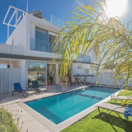 The Ultimate 5 Star Holiday In With Private Pool And Close To The Beach 1560